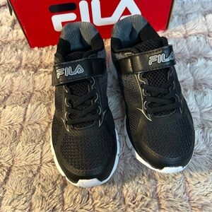 𝅺FILA PrimeForce Running Sneakers